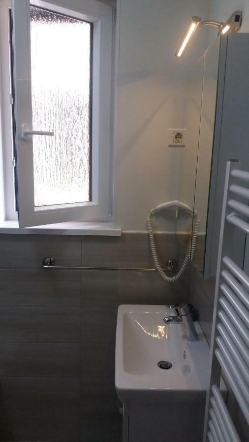 Apartmaji V Izoli Babic, Simonov Zaliv Izola Esterno foto